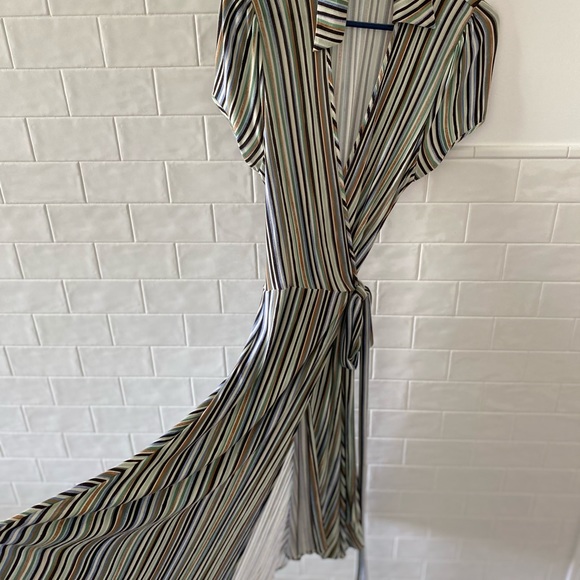 BCBG wrap dress (new) - Picture 4 of 6